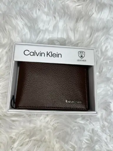 Billetera Calvin Klein Marron Proteccion RFID 31KA130017