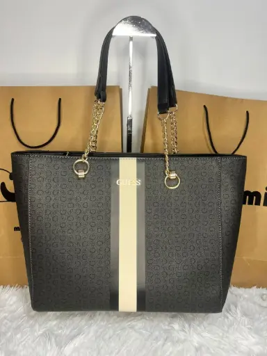 Cartera Guess Negro Monograma con Cadena